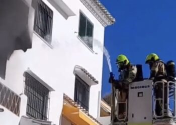 Incendio en un balcón de una vivienda en Torrequebrada, Benalmádena