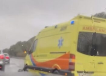 Una persona atrapada tras la colisión de dos vehículos en la A-7 en la subida al Higuerón, Benalmádena