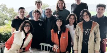 La actriz Maribel Verdú visita la Venta Victoria de Casares: «En nuestra Málaga querida todo es mejor»