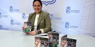 El Ayuntamiento edita 2.000 guías de bolsillo con toda la información sobre la Semana Santa de Fuengirola