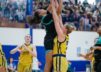 El CAB Estepona le da la vuelta al partido y se hace con su sexta victoria consecutiva