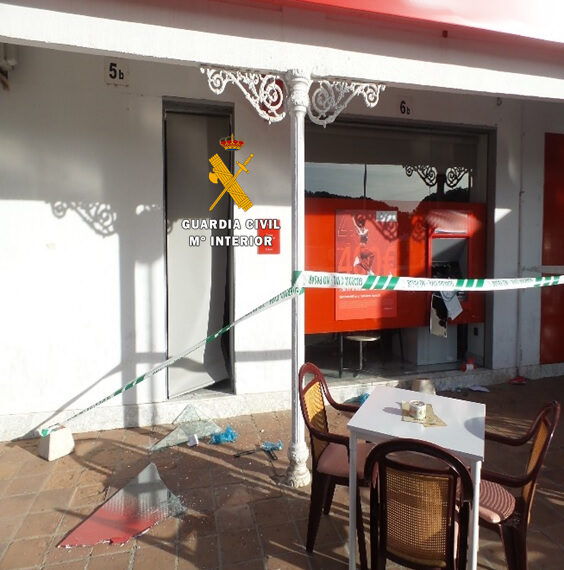 Detenido un menor por un robo con fuerza en una entidad bancaria en Mijas