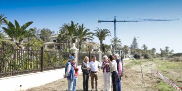 Marbella sigue uniendo a través de una senda peatonal todo el Paseo Marítimo con un nuevo tramo en la zona de Los Monteros