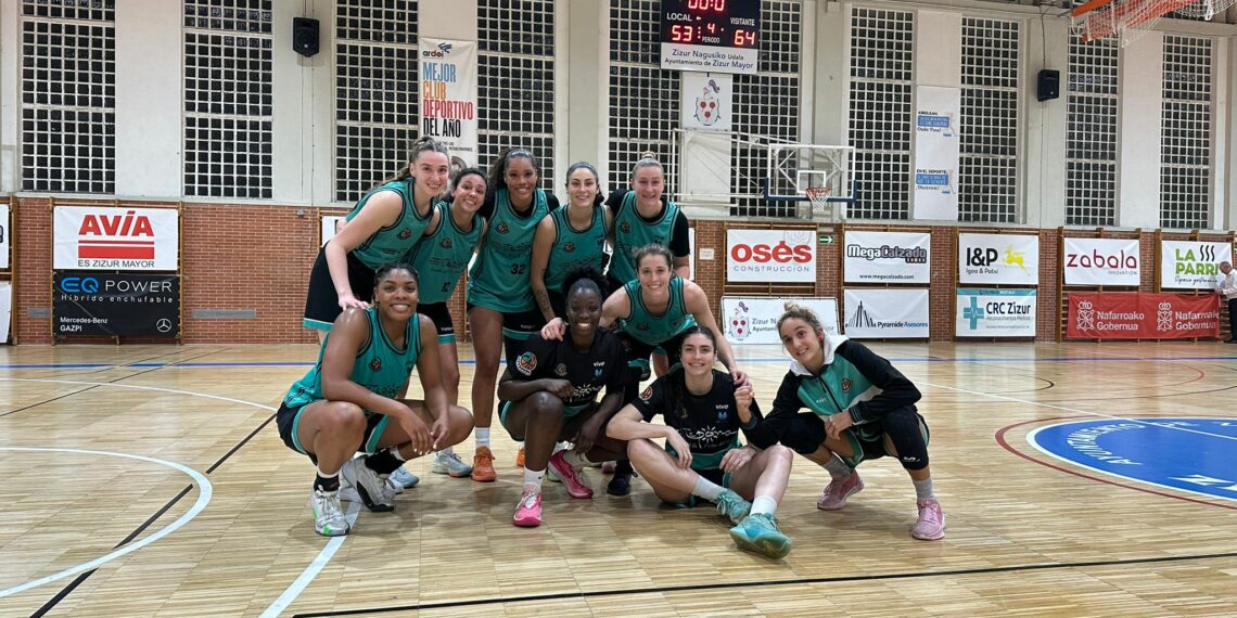 Nueva victoria del CAB Estepona en Zizur Mayor tras resistir al bombardeo de triples de FNB Ardoi