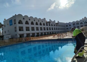 Benalmádena recibe 320.000 litros más de agua gracias a otro hotel  y una comunidad que iban a proceder al vaciado de su piscina