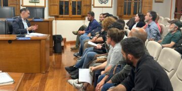 El alcalde de Benalmádena se reúne con los empresarios afectados por el decreto de sequía