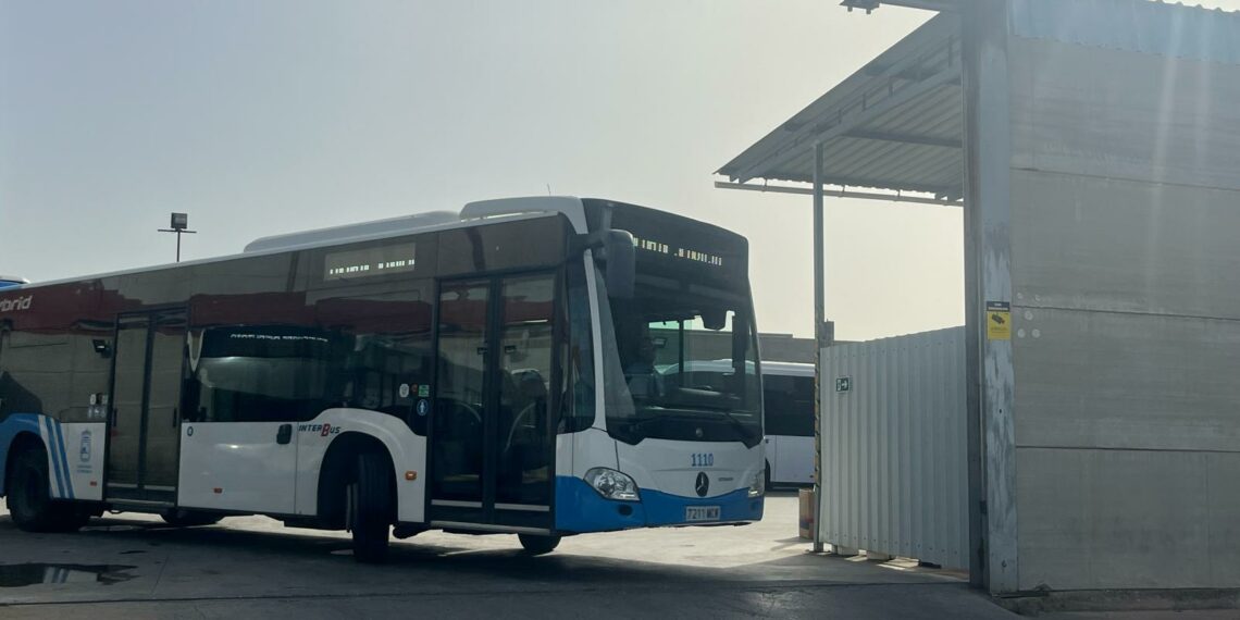 Continúa la huelga de autobuses en Fuengirola: «Nuestra intención no es hacer mal al usuario»