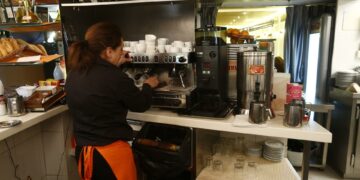 Andalucía se mantiene por encima de los 700.000 parados en febrero, pero desciende en 4.110 personas