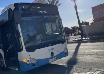 Trabajadores del autobús urbano de Fuengirola irán durante un mes y medio a huelga