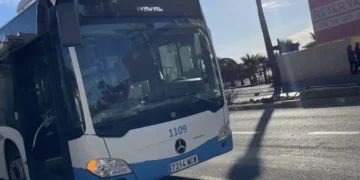 Trabajadores del autobús urbano de Fuengirola irán durante un mes y medio a huelga