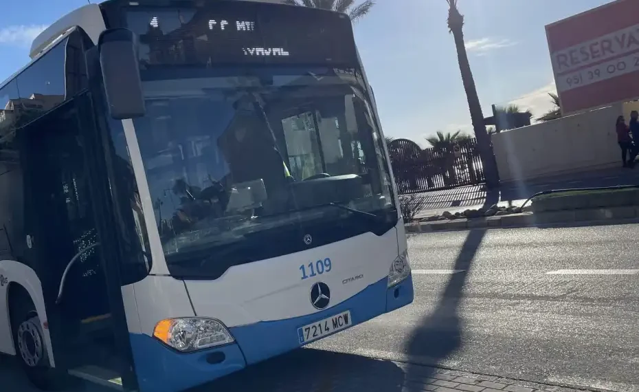 Trabajadores del autobús urbano de Fuengirola irán durante un mes y medio a huelga