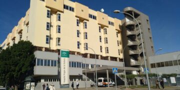 Cuatro personas heridas tras una colisión entre tres coches en Málaga