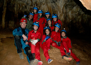 Casares, premiada por la divulgación de la espeleología
