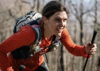Jasmin Paris hace historia tras convertirse en la primera mujer en hacer la carrera más dura del mundo