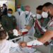 El Hospital Materno Infantil de Málaga recibe la visita de La Legión y la Congregación de Mena