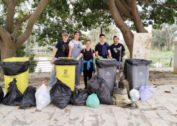 Pacma recoge más de 150 kilos de basura junto al río de Fuengirola