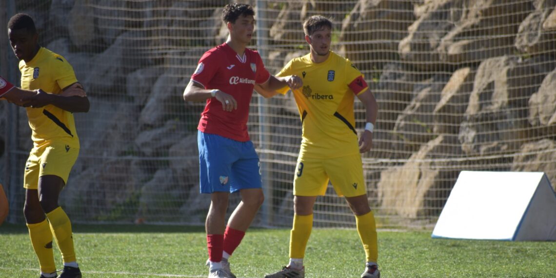 Victoria para el CD Estepona en el debut de Salva Ballesta