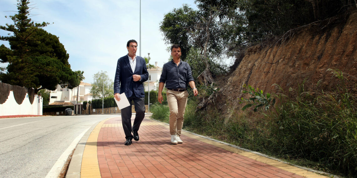 La avenida Alcudia de Las Chapas ya luce nuevo acerado e iluminación para mejorar la seguridad vial y la movilidad peatonal