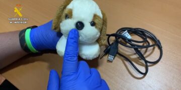 Detenido por grabar imágenes íntimas de su hijastra en varios objetos de su casa en Mijas