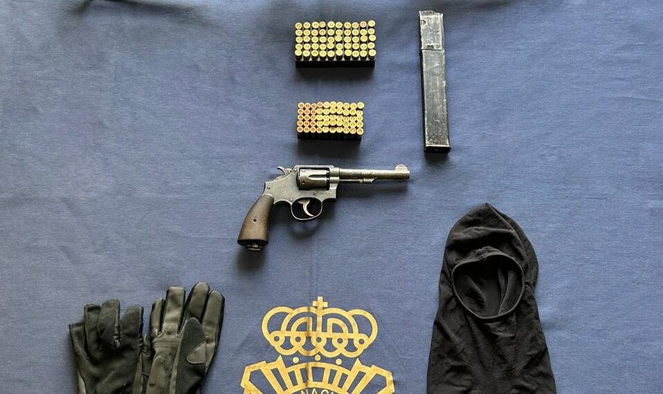 Detenidos en Torremolinos dos peligrosos fugitivos buscados por las autoridades belgas, interviniéndoles un arma de guerra y un revólver