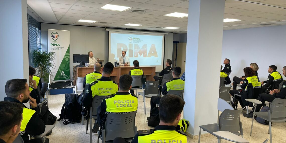 La Junta pide a la Policía Local colaboración para promover el uso de la mediación