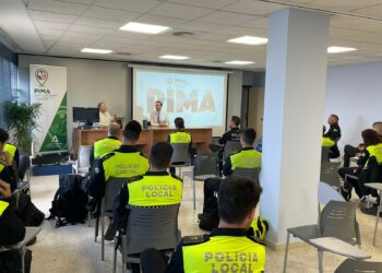 La Junta pide a la Policía Local colaboración para promover el uso de la mediación