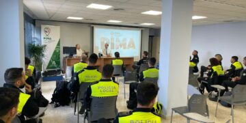 La Junta pide a la Policía Local colaboración para promover el uso de la mediación