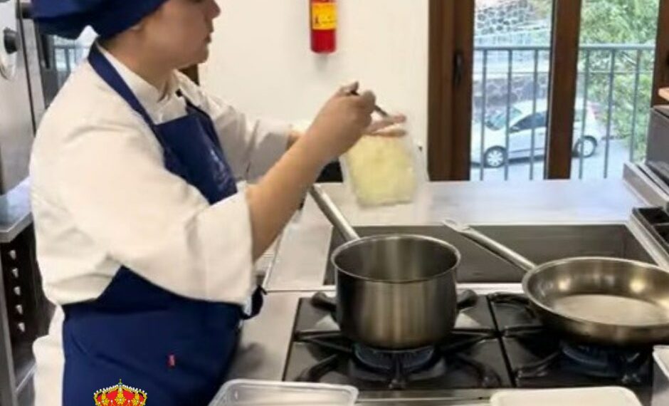 Lucía García, de la Escuela de Hostelería de Benahavís, disputa este martes por el Premio Le Cordon Bleu de Alta Cocina