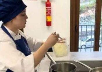 Lucía García, de la Escuela de Hostelería de Benahavís, disputa este martes por el Premio Le Cordon Bleu de Alta Cocina