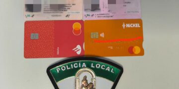 Dos personas detenidas en Estepona por presuntos delitos de falsedad documental y atentado contra la policía
