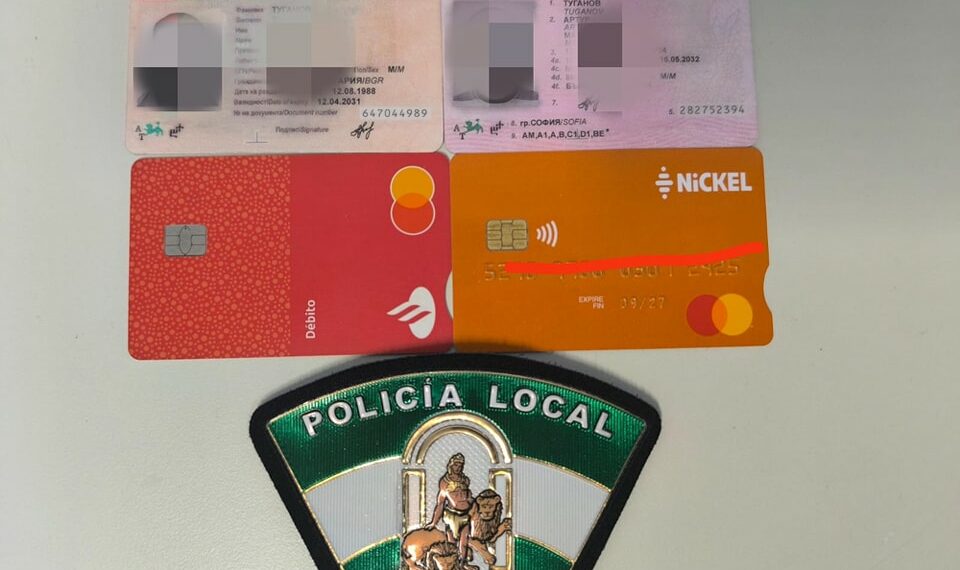 Dos personas detenidas en Estepona por presuntos delitos de falsedad documental y atentado contra la policía