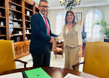 Junta y Ayuntamiento firman la cesión de la parcela en la zona de Las Lagunas donde se construye un Instituto de Educación Secundaria