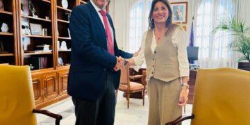 Junta y Ayuntamiento firman la cesión de la parcela en la zona de Las Lagunas donde se construye un Instituto de Educación Secundaria