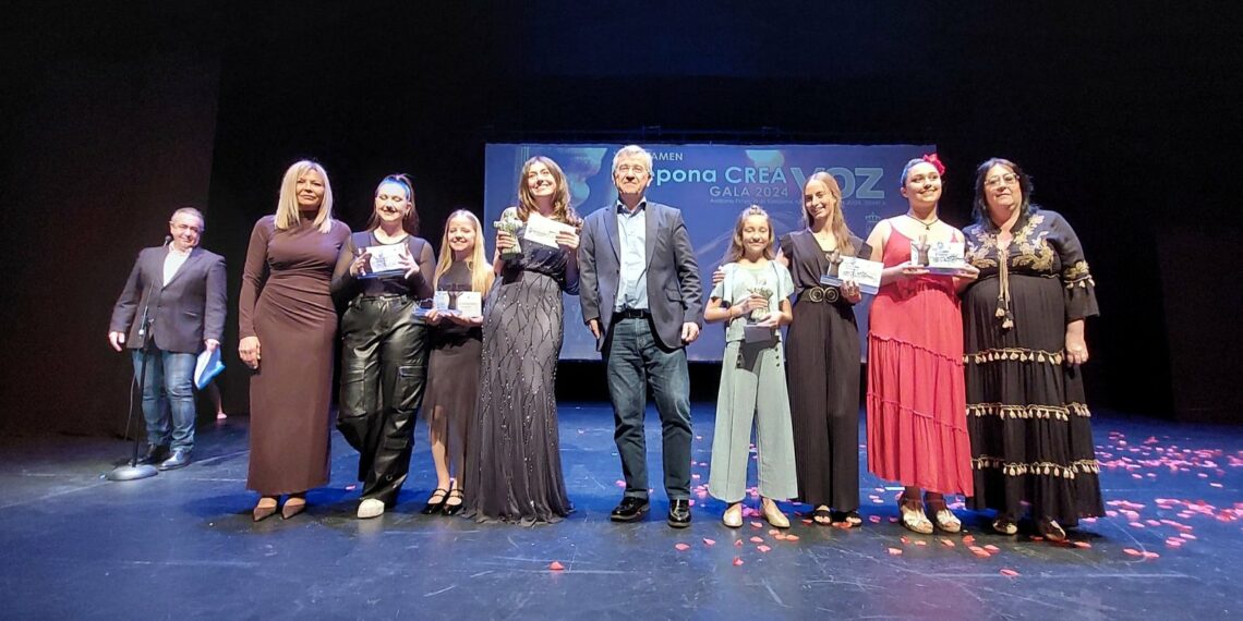 Las jóvenes cantantes Martina Pérez y Julia Fernández-Llébrez, ganadoras del ‘Estepona CREA’24’