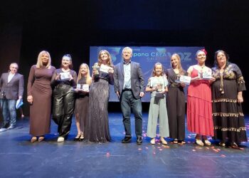 Las jóvenes cantantes Martina Pérez y Julia Fernández-Llébrez, ganadoras del ‘Estepona CREA’24’
