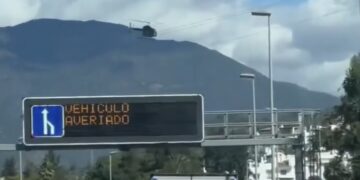 Un camión grúa averiado genera fuertes retenciones en la A-7 a la altura de Marbella