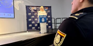 Fuengirola celebra una carrera solidaria de la Policía Nacional con motivo de su bicentenario