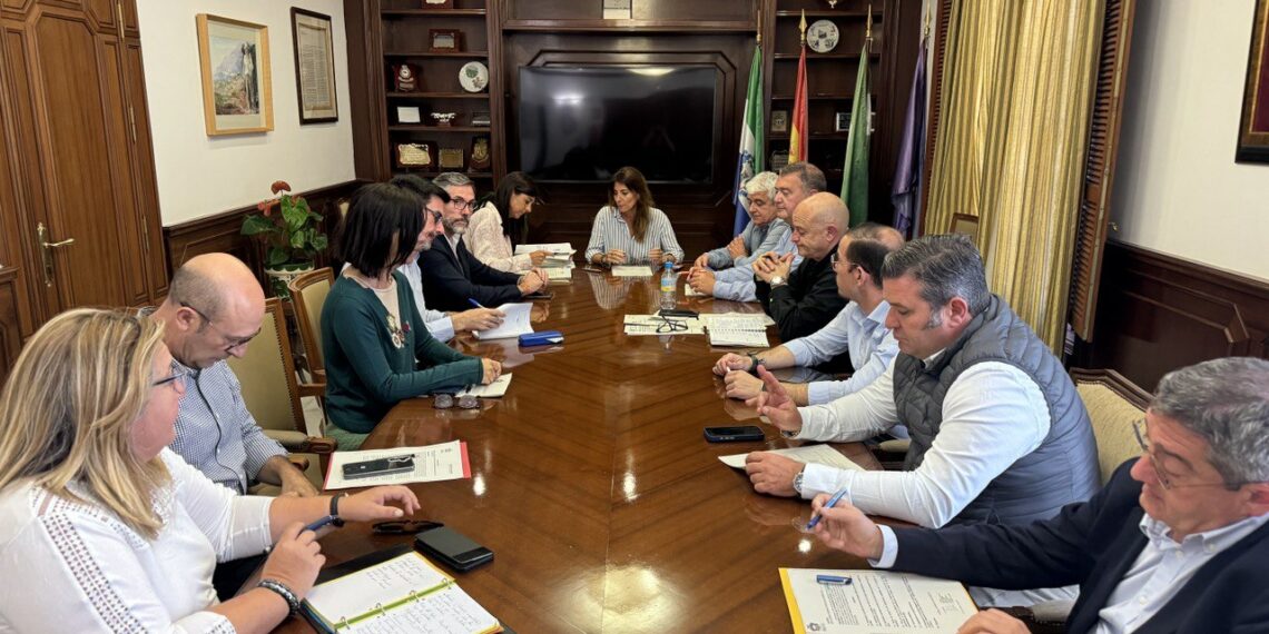 El Ayuntamiento de Mijas asume la titularidad de los viales y zonas verdes de la urbanización Riviera del Sol