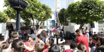 Más de 300 escolares inauguran el festival Marpoética 2024 con la lectura de poemas de creación propia ‘Levantando el verso’