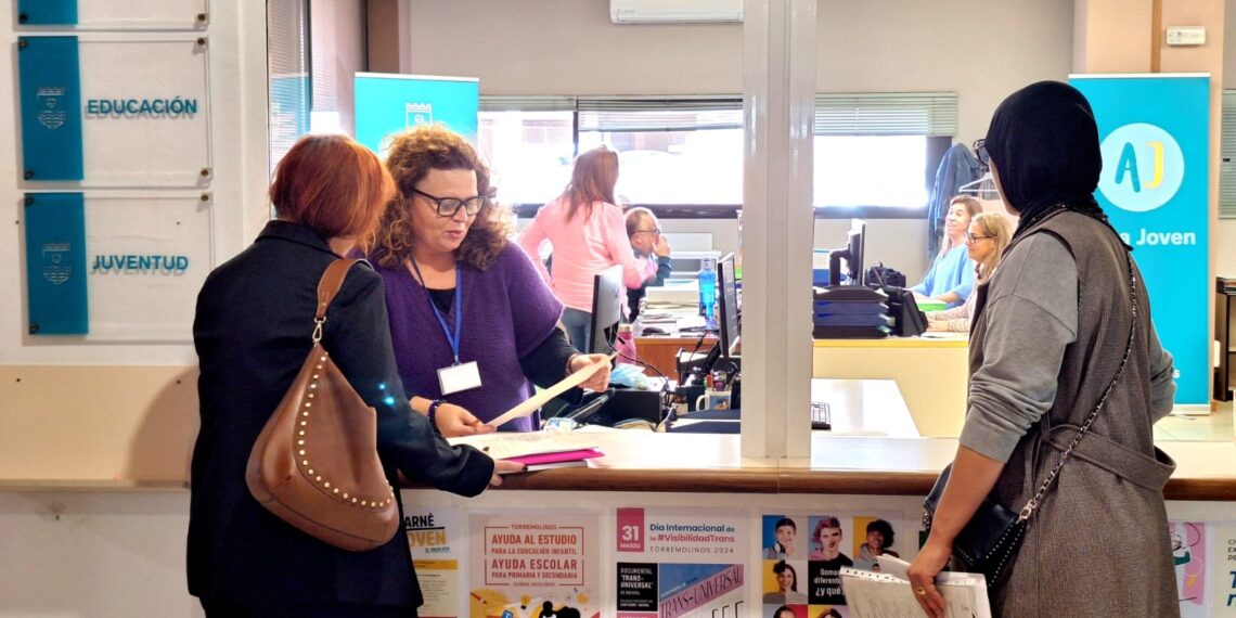 El Ayuntamiento ha recibido más de 400 solicitudes para las ayudas escolares y al estudio durante la primera semana