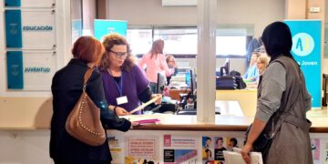 El Ayuntamiento ha recibido más de 400 solicitudes para las ayudas escolares y al estudio durante la primera semana