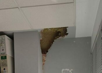 La aparición de grietas obliga a cerrar parte de los juzgados de Torremolinos