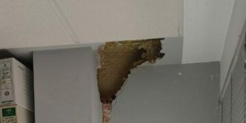 La aparición de grietas obliga a cerrar parte de los juzgados de Torremolinos