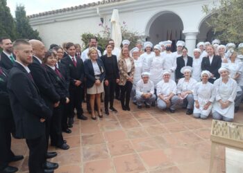 Antiguos alumnos participan en la elaboración del menú de La Fonda con motivo de su XXX aniversario