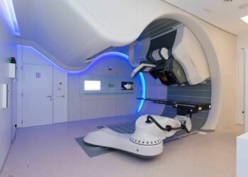 La sanidad pública contará con la primera máquina de prontoterapia contra el cáncer donada por Amancio Ortega