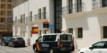Buscan en Estepona a un hombre que agredió sexualmente a una joven en la playa