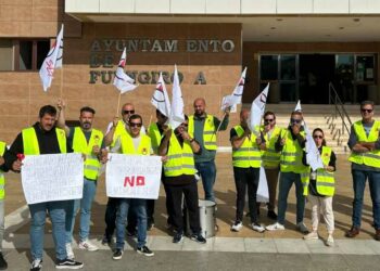 La huelga en el transporte público de Fuengirola se ampliará un mes más