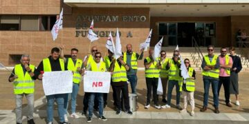 La huelga en el transporte público de Fuengirola se ampliará un mes más