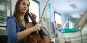 El proyecto «Cultura en vena» se propone llevar música a los hospitales de Málaga