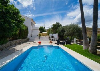 Estepona se adelanta al resto de ayuntamientos y anuncia que permitirá llenar todas sus piscinas